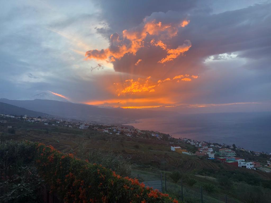 Feliz tarde/noche desde #elsauzal 😍#volcanoteide #viveelnortedetenerife