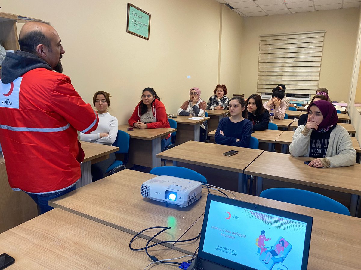 KarabukKYGM's tweet photo. 📍Katip Çelebi Yurt Müdürlüğü
Müdürlüğümüz öğrencilerine Kızılay Personeli Dinçer Karagöz tarafından “Kök Hücre ve Kan Bağışı” hakkında bilgilendirme yapıldı. https://t.co/CTE0LYVzBz