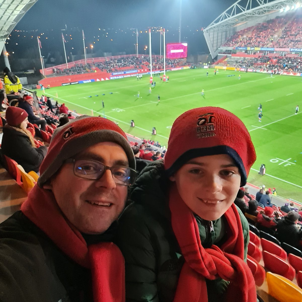DaithiAllen's tweet photo. #ThomondParkSelfie #MunVLei @Munsterrugby https://t.co/H79OCz4kZI