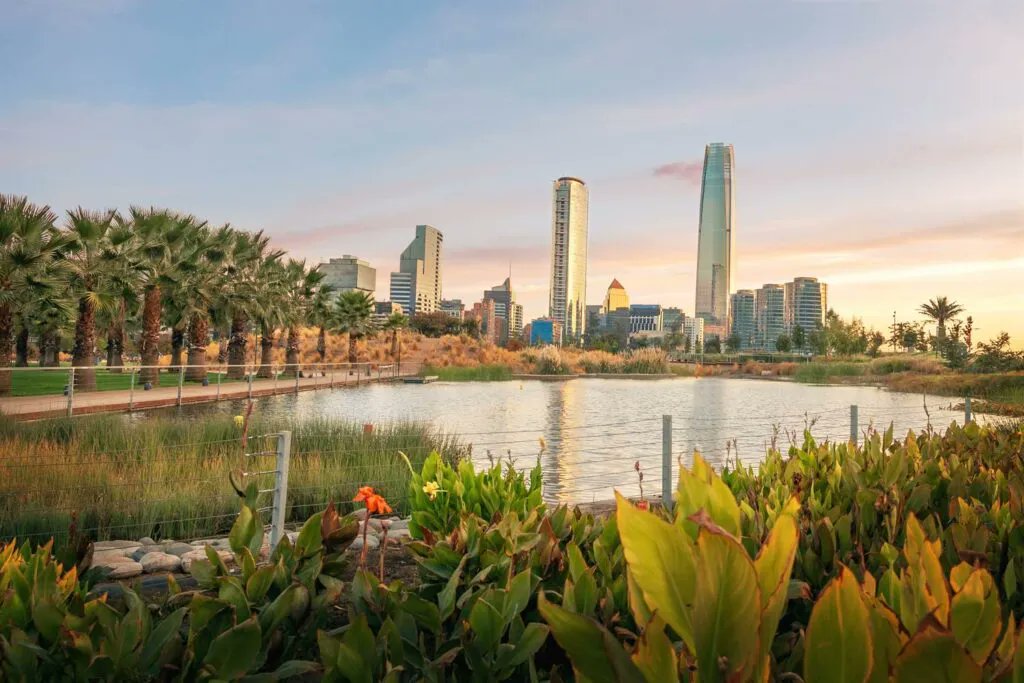 recorri2's tweet photo. Los lugares más hermosos para visitar en Santiago de Chile
 https://t.co/w0XP7NiJo5 #chile #viajar #viajarxchile https://t.co/ZoJSYz69PL