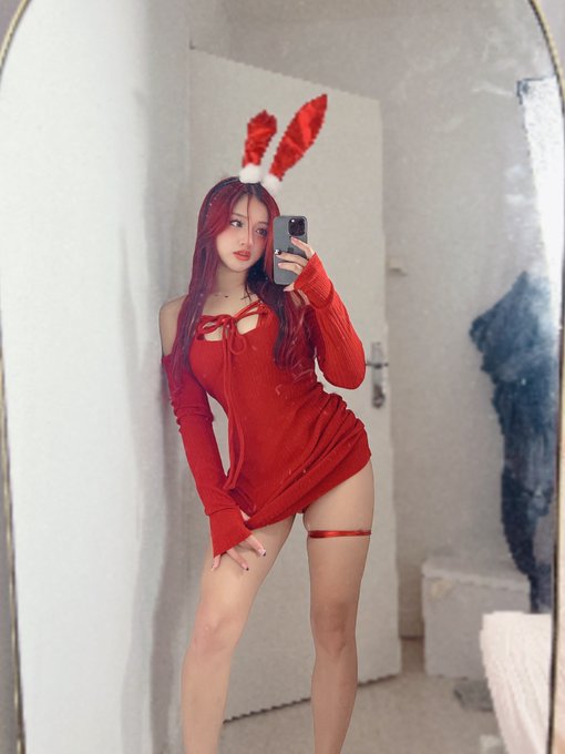 Santa baby ive been good all year 🤭 https://t.co/iy3bu4WHBX