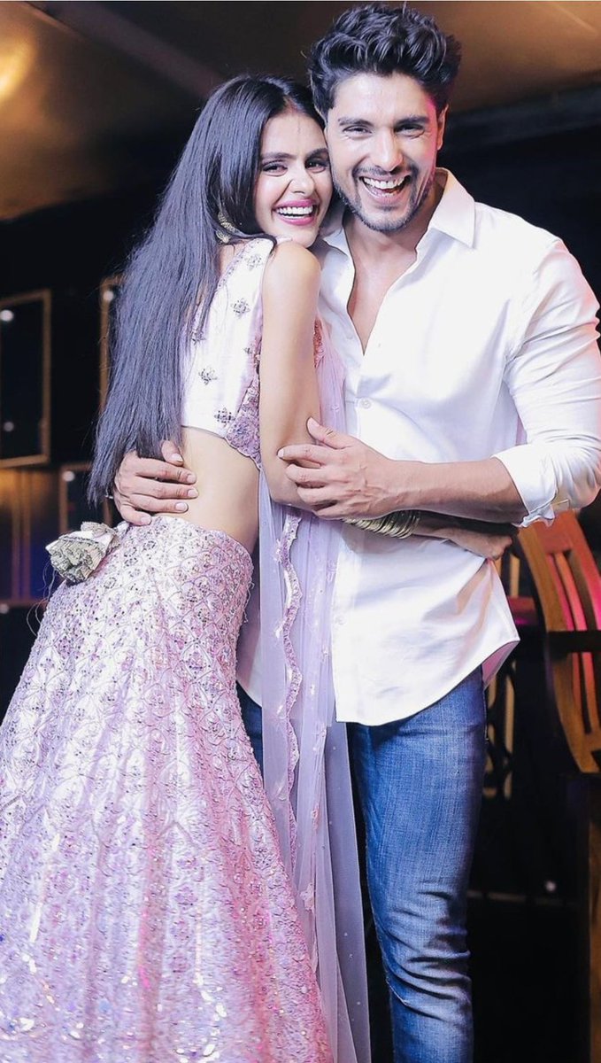 ## ♥️vote for priyanka ♥️like and retweet 🥰