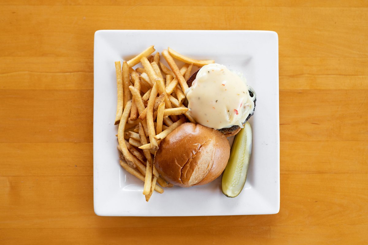 rayjsamergrill's tweet photo. Some days simply require a burger 🍔 Monday Special! $6.99 Burger https://t.co/zV1l7a4DrM