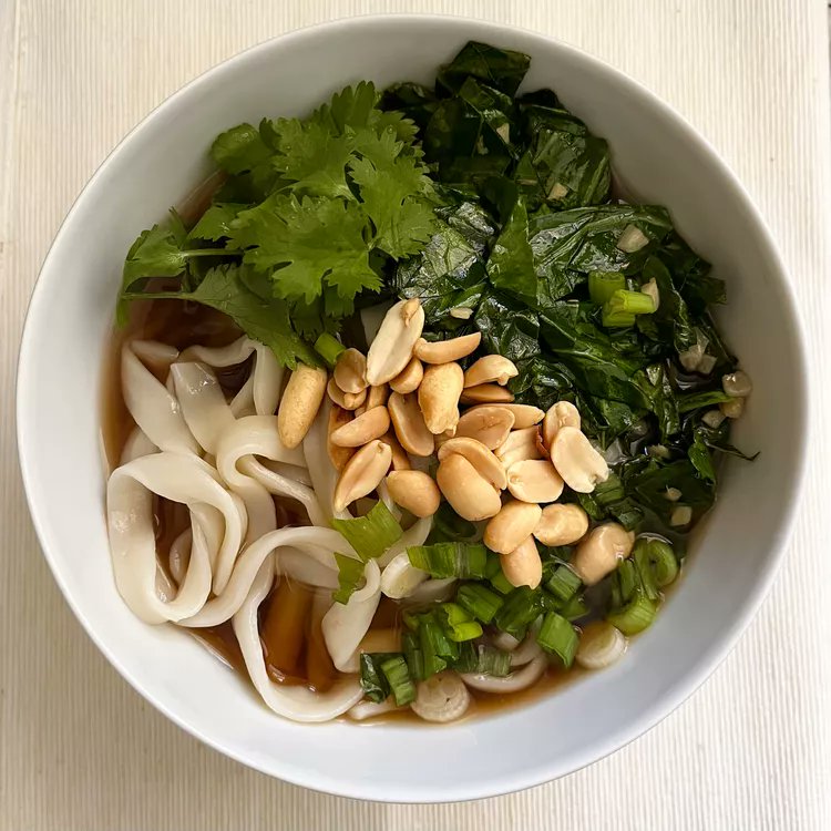 FoodForYou101's tweet photo. Japanese Vegan Udon Noodle Soup
#TwitterFood #MeatlessMondays #MeatlessMondayRecipes #Food #MeatlessRecipes #Vegan https://t.co/ofbDjGIJRt