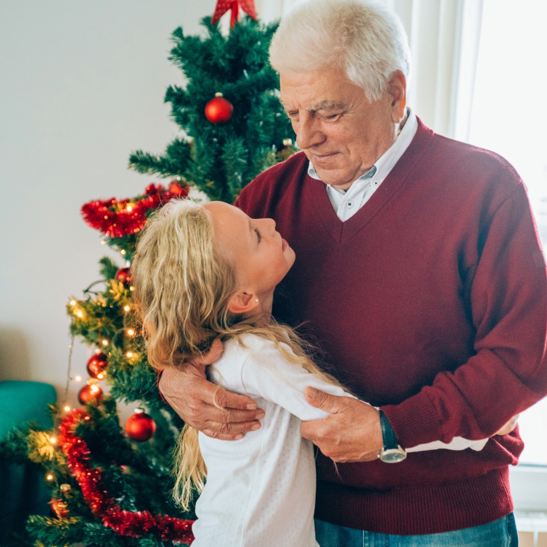 topMAYORES's tweet photo. 🧓🏼👴🏼❤️ Píldoras #TopMayores
.
“El mejor Regalo de Navidad para los mayores, no viene envuelto en papel dorado”

“Felices Fiestas”
topMAYORES.
.
Nuestro servicio es GRATUITO. https://t.co/qLvGw6FL3w 
.
#Fisioterapia #Abuelos  #SuperacionPersonal #RehabilitacionPersonasMayores https://t.co/BqrVfv8fpP
