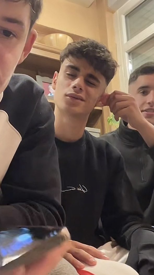 PerryKrutz's tweet photo. pull his ear and he’s under your control #earpull #straightboys #banter #domination #gay #gaybondage #pranks #heldbytheear #hypnotizedmen #trickedboy #robotboy #gaypunishment https://t.co/SrZx1gIEs6