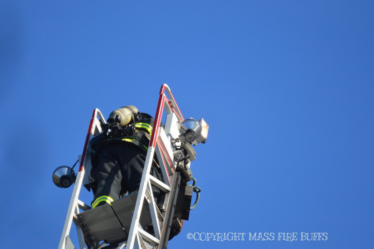 MASSFIREBUFF's tweet photo. Some more pictures from the 2nd alarm haverhill ma coffin ave https://t.co/CHOt71kTXg