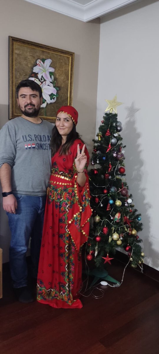 Ne barideler atlattı bu evlilik
Evliliğin ilk ayları millet balayı yaparken biz cezaevi yollarındaydık
Bu yıl özgürlük yılı olsun
Herkes mutlu olsun
♥️♥️