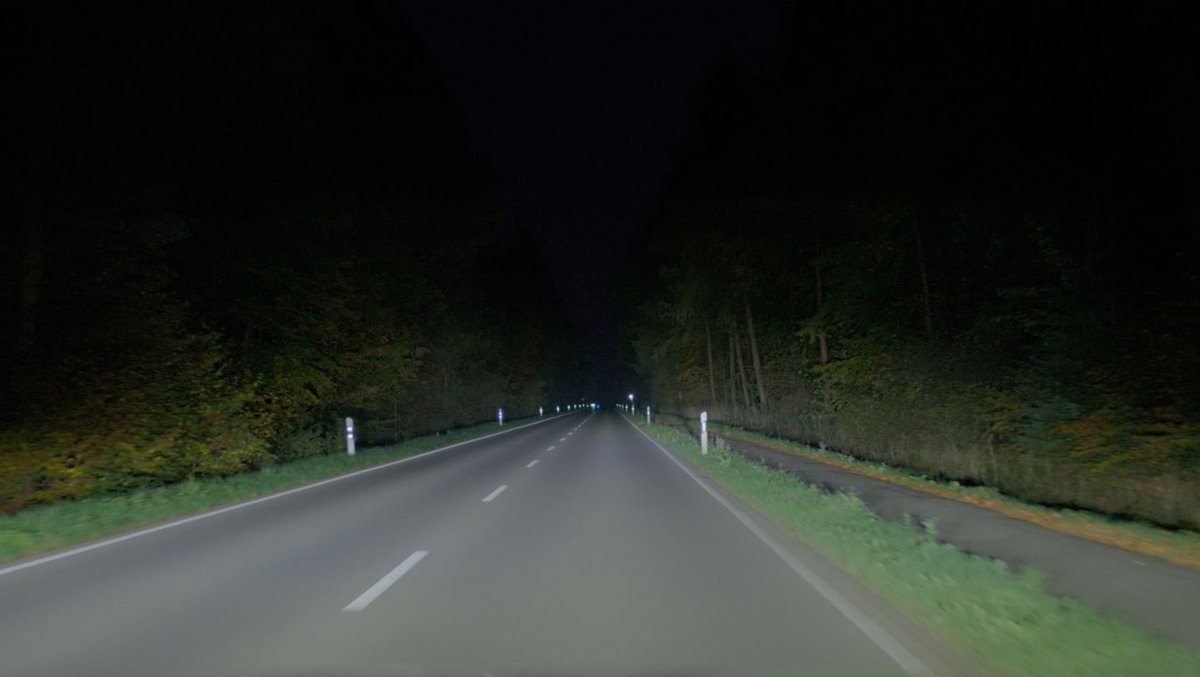 GonzaloDelgadoC's tweet photo. Llegan los faros del futuro. Los nuevos faros de alta resolución Porsche HD-Matrix LED ofrecen hasta el doble de luminosidad que los sistemas utilizados hasta ahora. Esta luz de alto rendimiento convierte la noche en día a una distancia de hasta 600 metros.
#porsche #farosled https://t.co/npBaVCXWIy