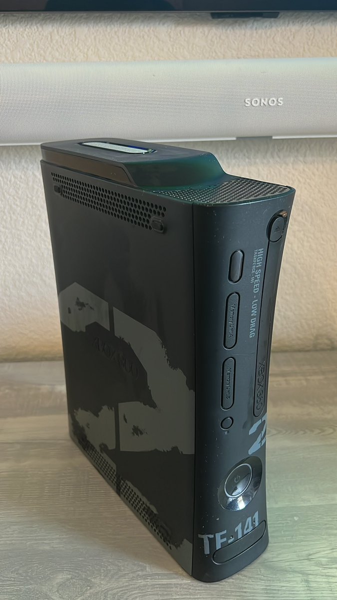 JawzDropping's tweet photo. @StallionPlays I don’t know man, the starter pack a couple years later may have been slightly better for MW2… the custom skin on the XBox 360 was so fire! Only downside is it meant I was playing MW a couple years too late :( https://t.co/YVyBNZzGFJ