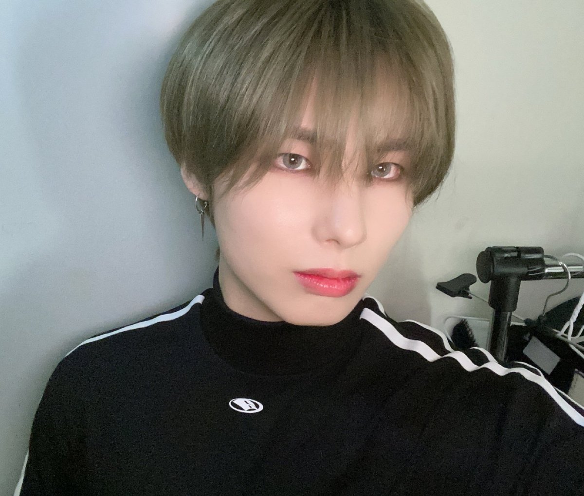 woninne's tweet photo. wonhyuk, understand that regardless of the season, you will always be hot 👍🏻 https://t.co/S5bgaQdDWR