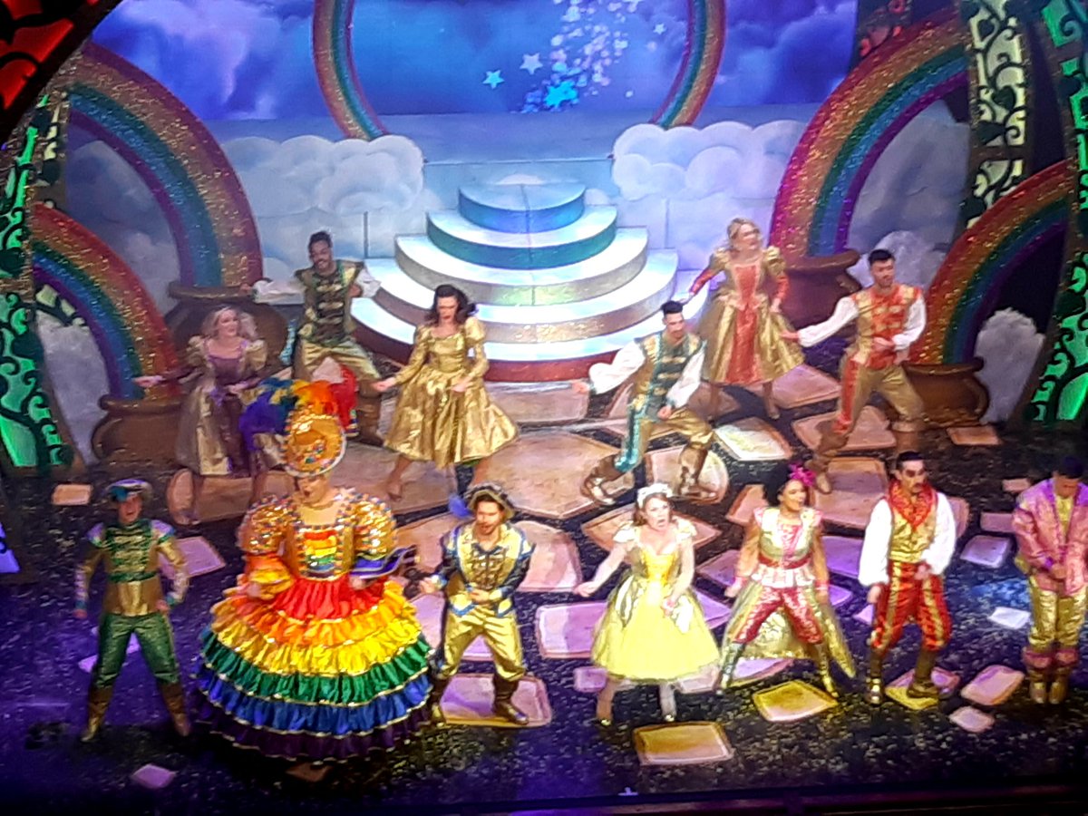 SarahBeddow1's tweet photo. Absolutely loved this year's panto. Pure joy for 2 hours. Had me in stitches! Damian Williams is a comedy genius @adebeddow @djwilliamsact @SheffieldLyceum #sheffieldpanto https://t.co/qaJZgscH9n
