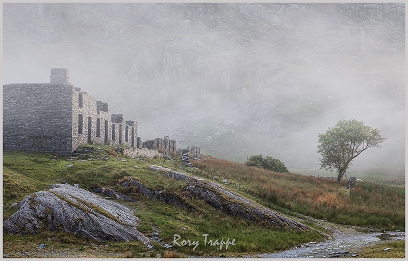 RoryTrappe's tweet photo. Cwmorthin - I had another look at some of the shots I took a while back.Just about made it up there before the mist disappeared. #wales #photography #llechi .@snowdoniaslate1 https://t.co/nViju0UapQ