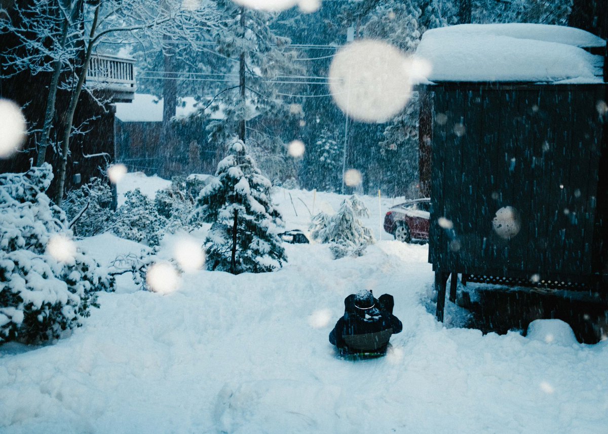 photobyantho's tweet photo. night and day in a snowstorm https://t.co/I0j1PxAFx2