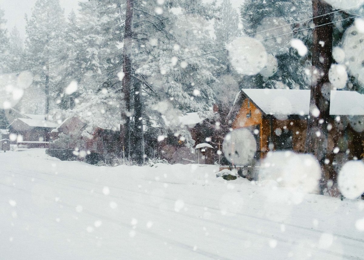 photobyantho's tweet photo. night and day in a snowstorm https://t.co/I0j1PxAFx2