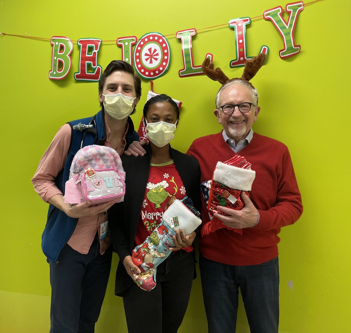UCLAPedsNeph's tweet photo. Happy Holidays from UCLA Pediatric Dialysis! Thank you @DrAnjayRastogi and @UclaNephrology for surprising our pediatric patients with gifts! @UCLAMCH https://t.co/lMzTPdtm23