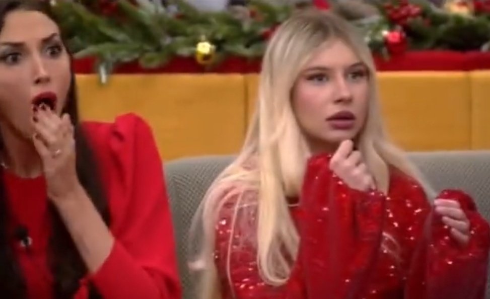 NoVabbehAdoro's tweet photo. #GFVIP

Quando dicono che il panettone è meglio del pandoro https://t.co/GHb25biXjY