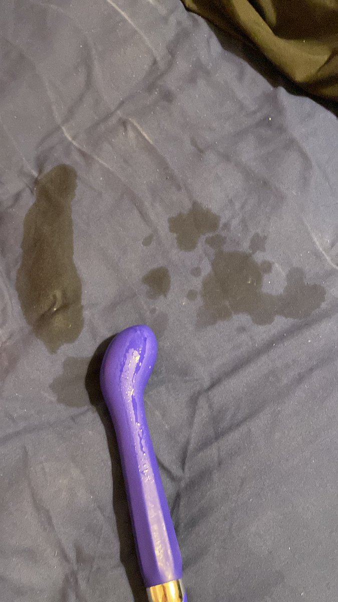 ickwhore's tweet photo. just squirted all over my bed oh no 🙈 

#nsfw #squirting https://t.co/I3RblG9X2d