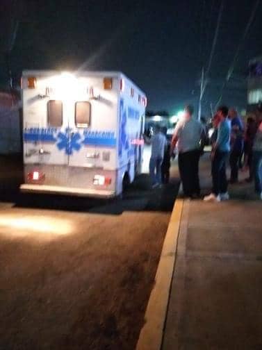 LDanieri's tweet photo. ASÍ LO RECIBÍ

"Buenas tardes amigo. Nada de esto publican, ayer a las 7:15pm aproximadamente a un señor le dió un infarto en la cola de la gasolina de la estación Panamericana que está al lado de Traki".

Mis condolencias a la familia.

#Venezuela #Zulia #Maracaibo https://t.co/8Ms66BfzS6