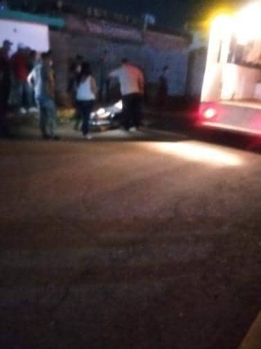 LDanieri's tweet photo. ASÍ LO RECIBÍ

"Buenas tardes amigo. Nada de esto publican, ayer a las 7:15pm aproximadamente a un señor le dió un infarto en la cola de la gasolina de la estación Panamericana que está al lado de Traki".

Mis condolencias a la familia.

#Venezuela #Zulia #Maracaibo https://t.co/8Ms66BfzS6