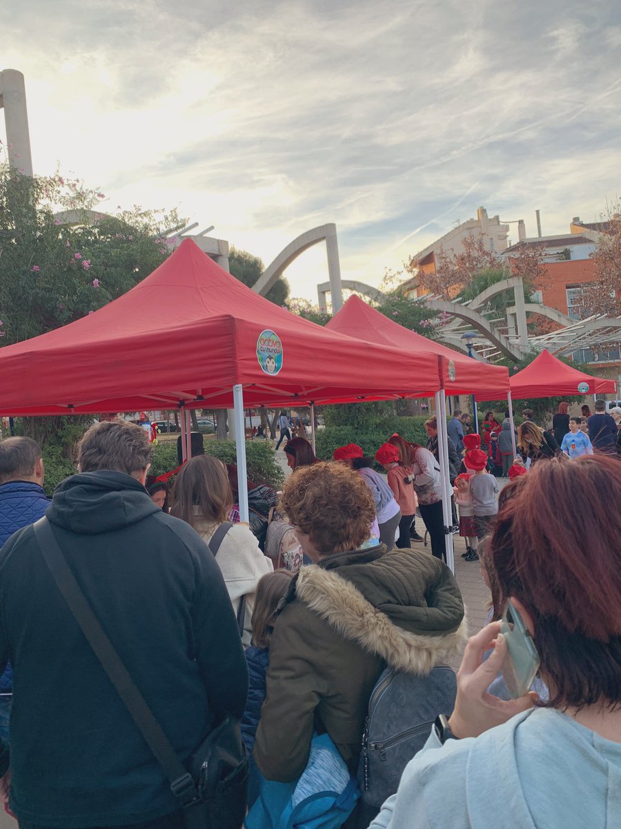 PPtorreaguera's tweet photo. ✂️🍪 Esta tarde, los más pequeños de Torreagüera han disfrutado con el Taller de Manualidades y se han convertido en verdaderos chefs navideños. También nos ha visitado la Estación Polar.

💙 ¡Mil gracias a todos por participar! https://t.co/2za0MkHmlL