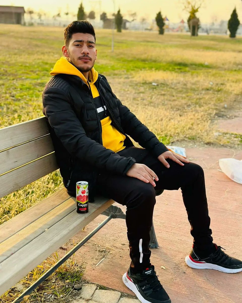 Ağlıya ağlıya geldiğin bu dünyaya güle oynaya yaşayacığını kim söyledi!!