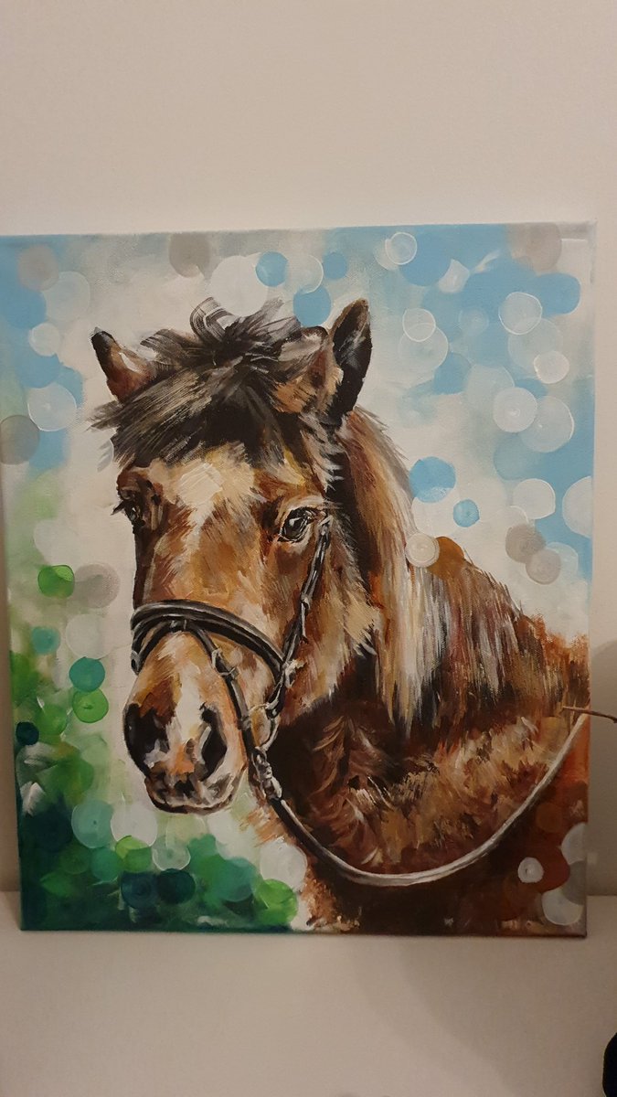 Sain ystävältä lahjaksi taulun. Siinä on mun rakas, pian 27v täyttävä mummoissikka. Hienosti taiteilija Jani Savikko ikuistanut lempeän viisaan katseen ❤️ Sydän pakahtui liikutuksesta kun avasin paketin.