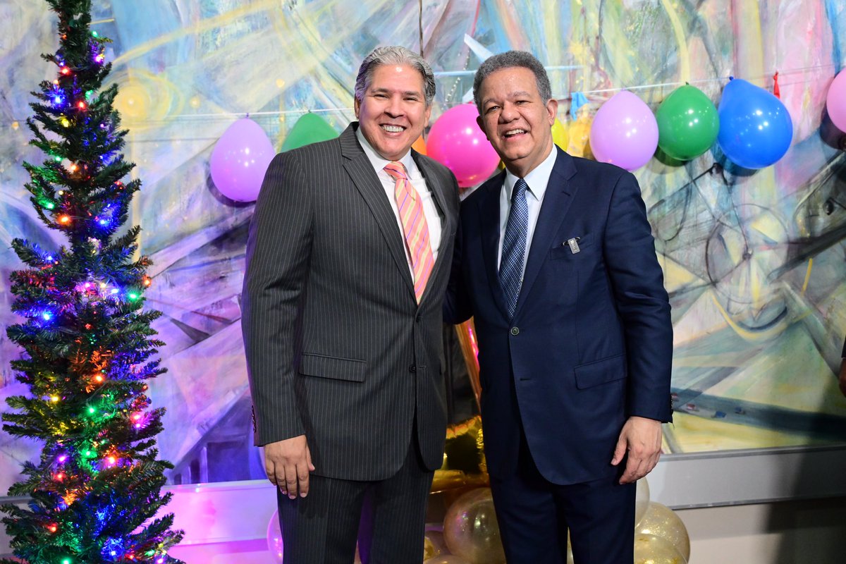 AlexisFRADERA's tweet photo. Felicitando, hoy en su cumpleaños, a nuestro Presidente y Líder Leonel Fernández, seguro Presidente de la República en el 2024!!!! @leonelfernandez @fpcomunica https://t.co/HJTU6HDqF7