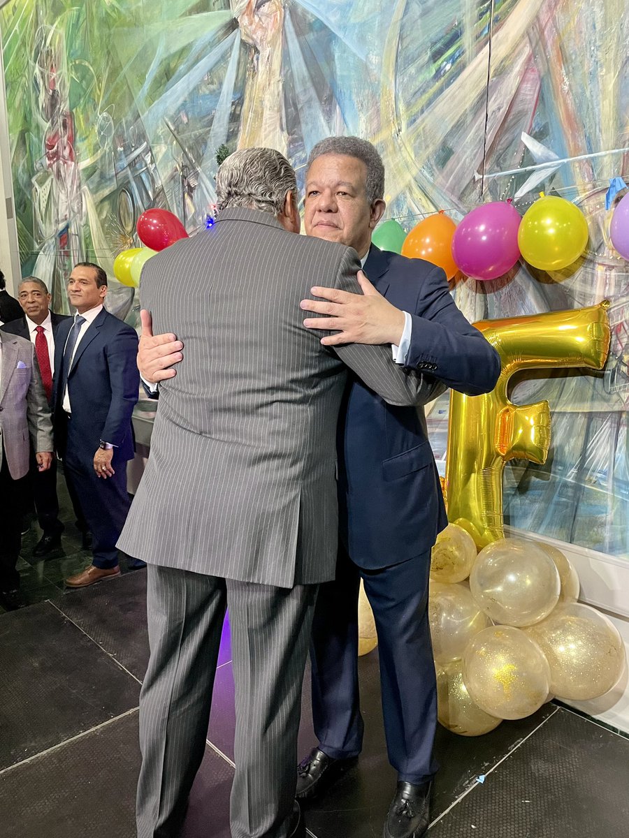 AlexisFRADERA's tweet photo. Felicitando, hoy en su cumpleaños, a nuestro Presidente y Líder Leonel Fernández, seguro Presidente de la República en el 2024!!!! @leonelfernandez @fpcomunica https://t.co/HJTU6HDqF7