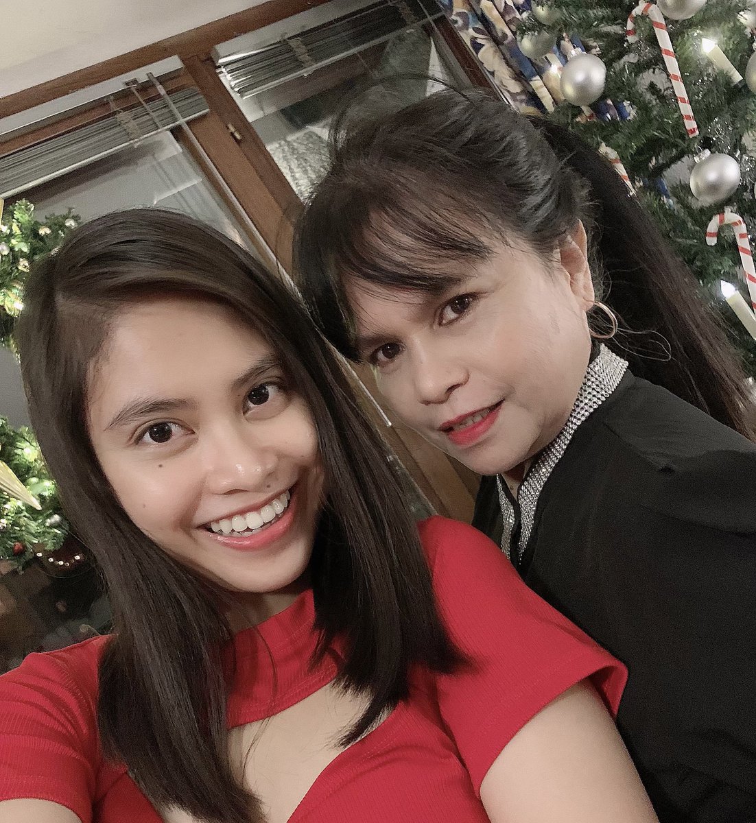AngelikaaaE's tweet photo. Merry Christmas 2022 from my family! ❤️ https://t.co/SZVSK0Osb7