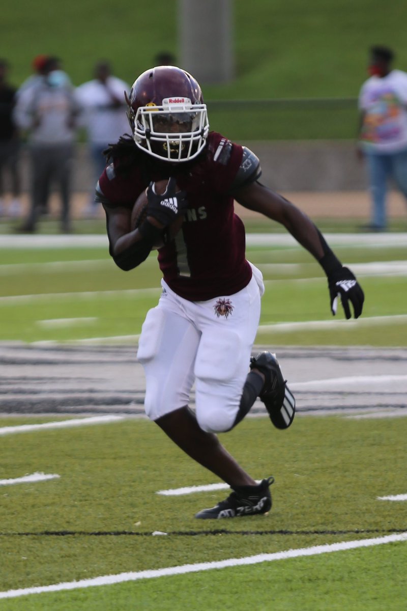 Player Spotlight: This kid is one of the most dynamic players I’ve ever witnessed 5’9 175pd playmaker moved from slot to rb in order to make team better juco coaches tap in asap hudl.com/v/2Jx0BM