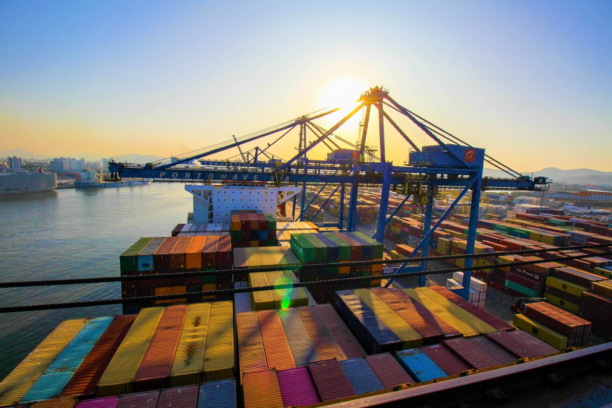 Nesse final de semana, recebemos a primeira atracação da nova linha de serviço com exclusividade em Santa Catarina, o Far East India Latin America Service (FIL Service), do armador Hyundai Merchant Marine (HMM), com rota Ásia e Índia.  

Leia mais no link: portonave.com.br/pt/noticias/po…