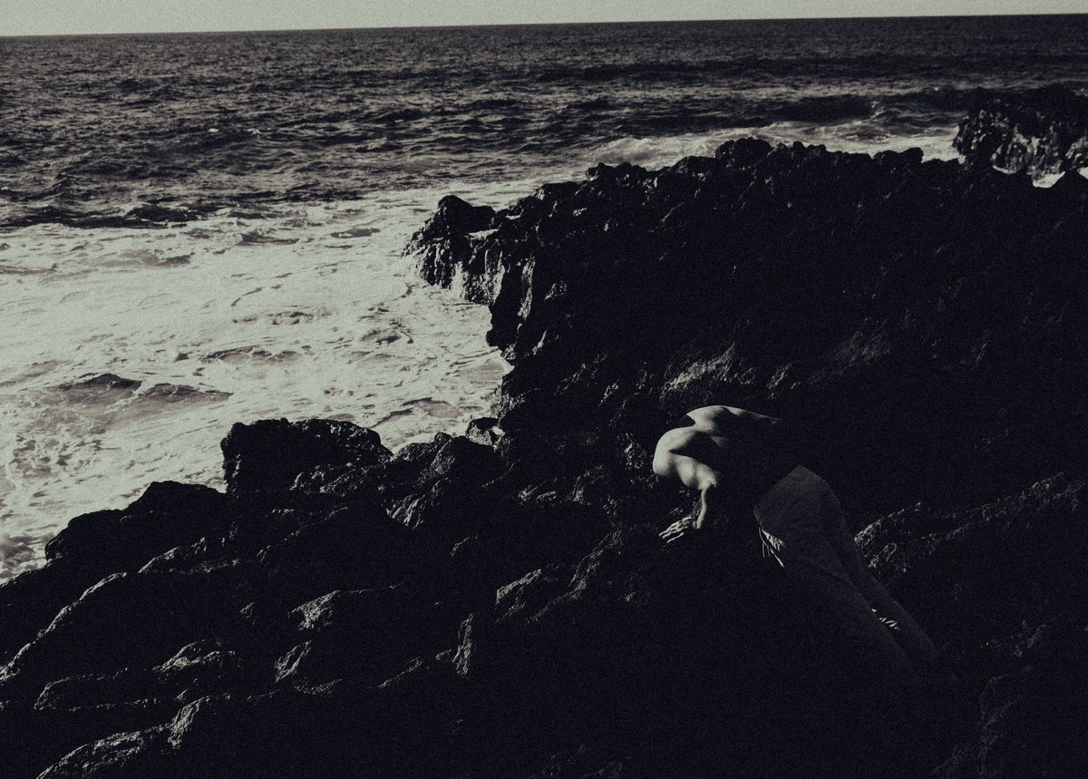 Alexvarelo's tweet photo. @moment 🤍🖤 https://t.co/nOO95FKG5w