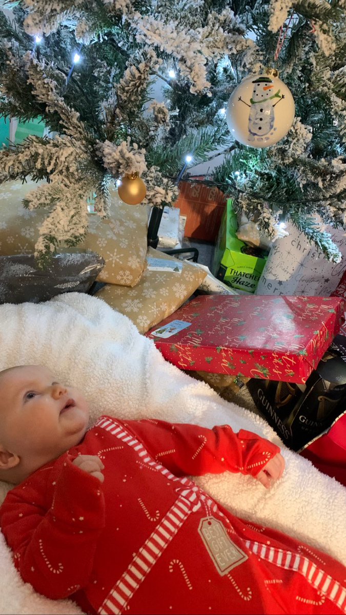 EvePorterVB's tweet photo. I hope Christmas has been kind to you all! 🎉🌲 https://t.co/l5HXvzYLIe