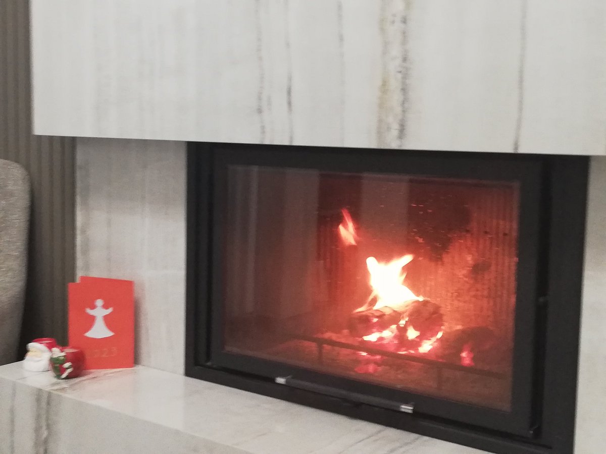 sergiou_ch's tweet photo. Christmas Mood... 
#Maestro #Netflix #movietime
#happyfamilymoments https://t.co/z99lV4hT2H