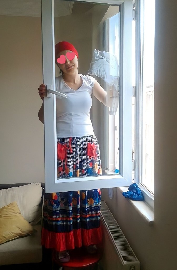 Biraz balık etli cilveli bir hatunum maddiyatla işim olmaz varsa burda dürüst beyler Profilimdeki Sohbet adresimden yazabilir 🥰