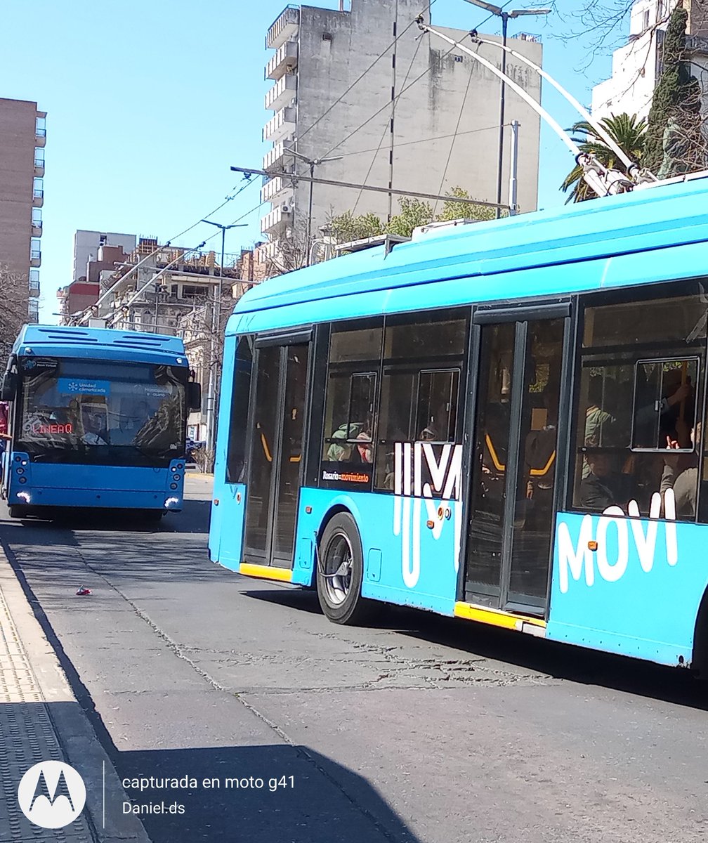 BuseswebRosario's tweet photo. Que pasa con la #LineaQ de trolebús?? @MovilidadRos @MoviRosario
Además de anunciar la reincorporación de líneas a sus recorridos previo a Enero'21, ésta línea figura sin unidades circulando. Fin de la Línea "Q"?? https://t.co/kN21xqAy3Z