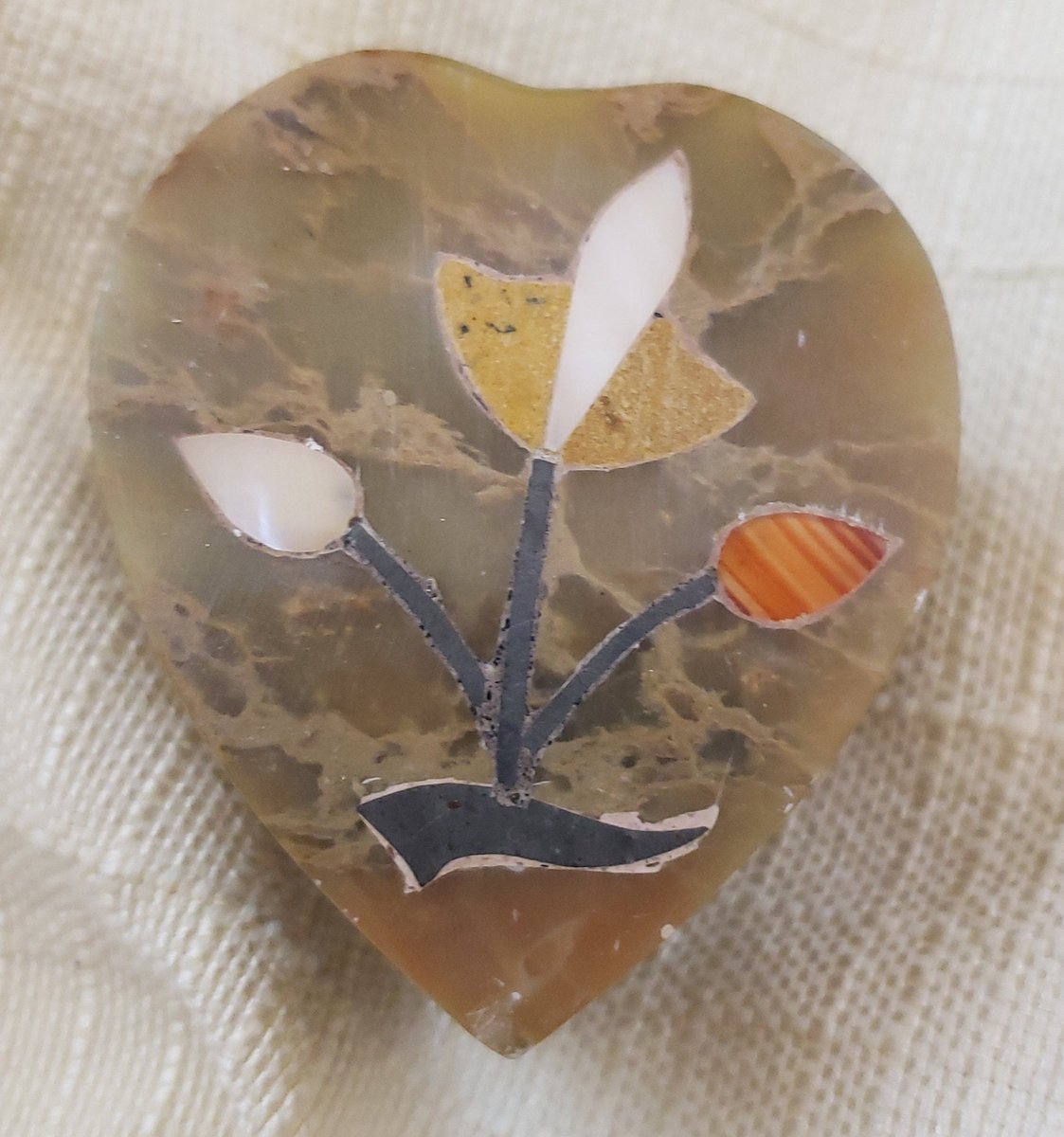 atticesoterica's tweet photo. Pair of Vintage Indian Soapstone Lidded Boxes with Inlay Floral Pattern, Heart Shape, Round Shape, Trinket Ring Box, Made in India, Dresser https://t.co/jSAOcmkuhc #Curios #Vintage #Antiques #BestOffer #Collectibles #AtticEsoterica #Etsy #DecorativeBox https://t.co/zMP6BmFhb1