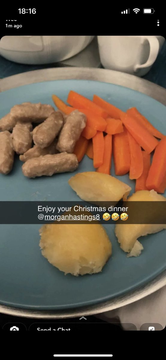 RossSmith737's tweet photo. Potentially the worst Christmas dinner in history @morganhastings8 https://t.co/KEuDZQmbQo