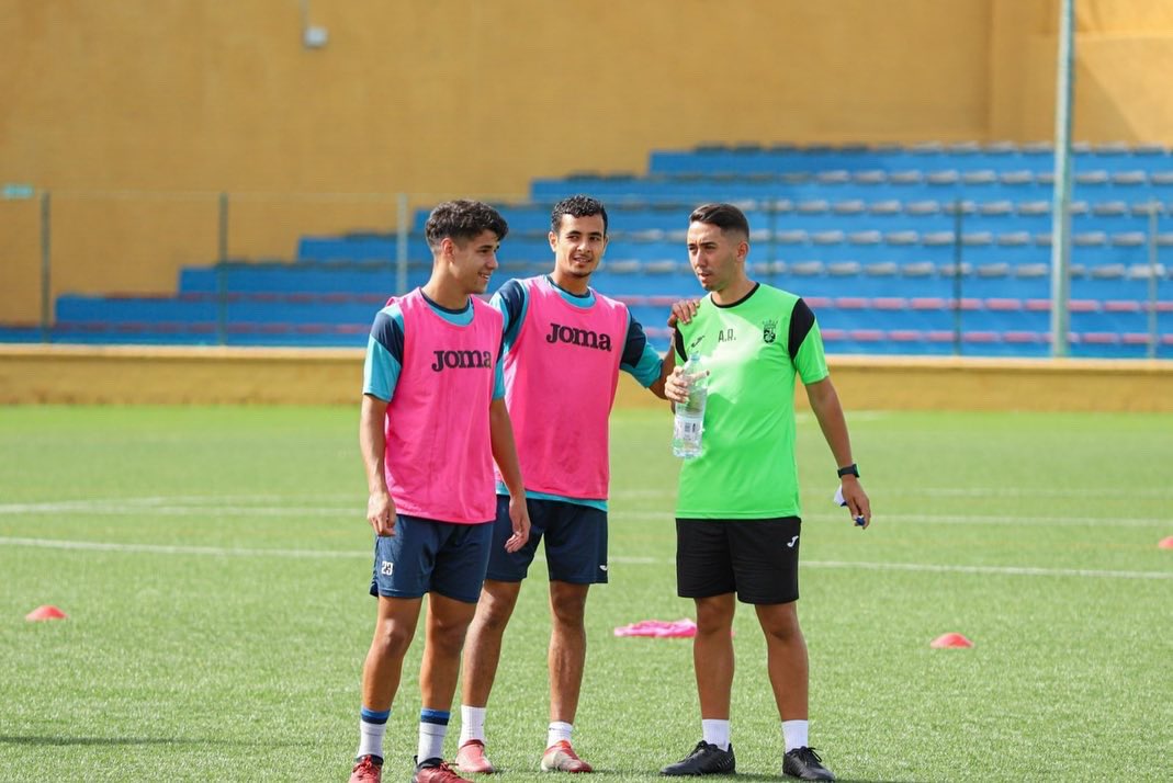 ADCeuta_FC's tweet photo. ¡Muchas felicidades @AlvaroRami97 en el día de tu cumpleaños! 🥳

La familia de la AD Ceuta FC, te desea un día muy feliz 🤩🥰

#SiempreADCeutaFC ⚪️⚫️ https://t.co/QaZ0wyUmkY