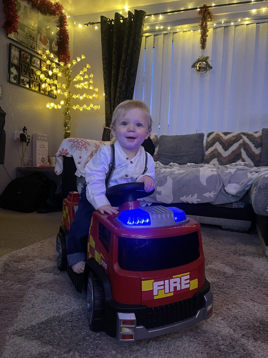 itsryan_evans's tweet photo. So Fireman Finley signed on for his first fireman shift this evening👨‍🚒

Hopefully it’s not too busy for him… 🚒
@SFRS_WL_oncall @SFRS_Wellington @SFRS_Control @SFRS_Shrews https://t.co/ZsjOMI5uCa