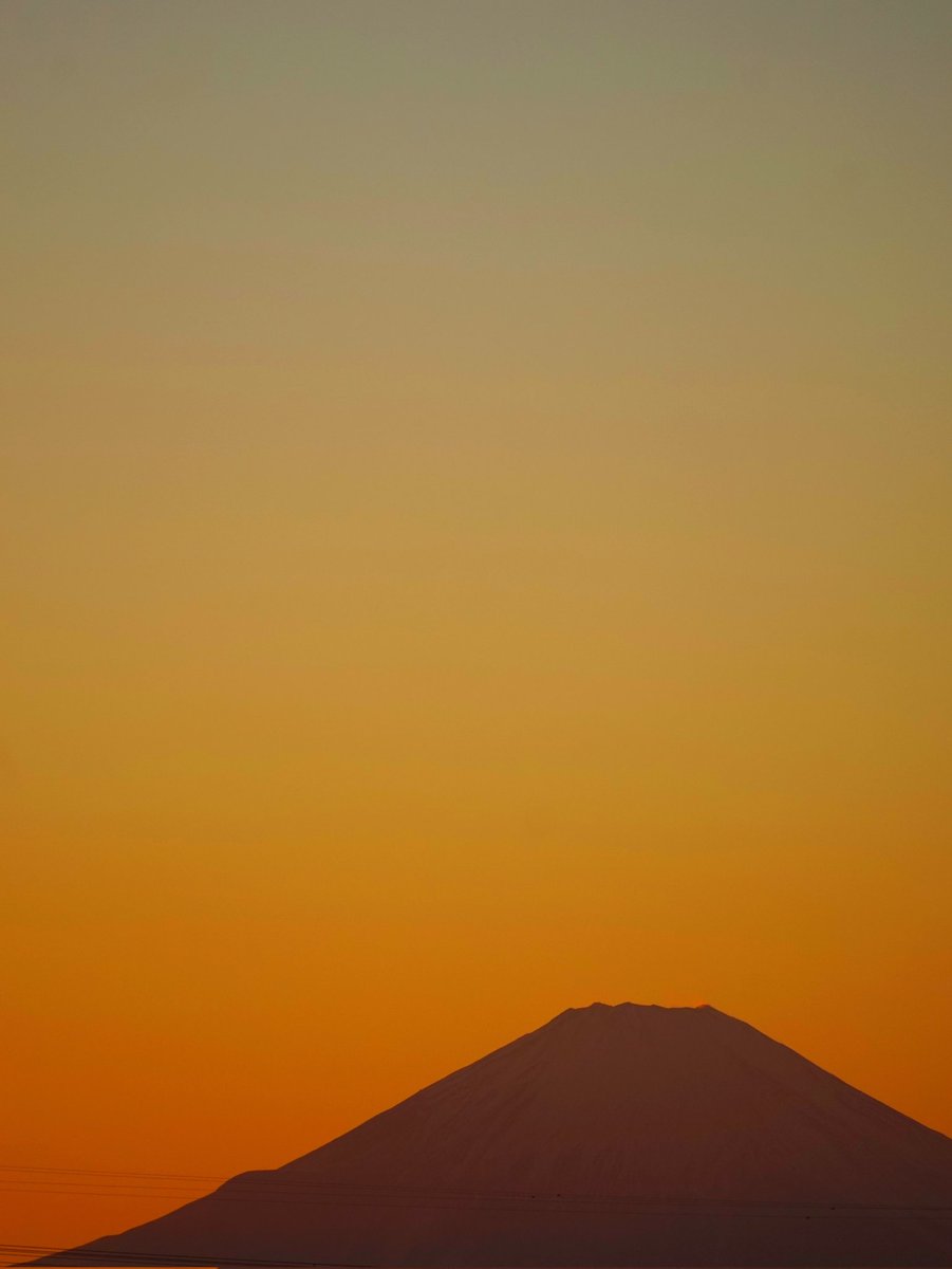 おはよう火曜日 昨夕は色々思い返しながら 富士山を眺めてました… さてと、今日も１日。