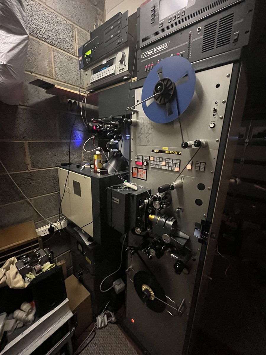 Happy 40th birthday <a href="/Channel4/">Channel 4</a>’s <a href="/TheSnowmanHQ/">The Snowman</a>!

I watched it tonight in 16mm on my projector - absolutely stunning!