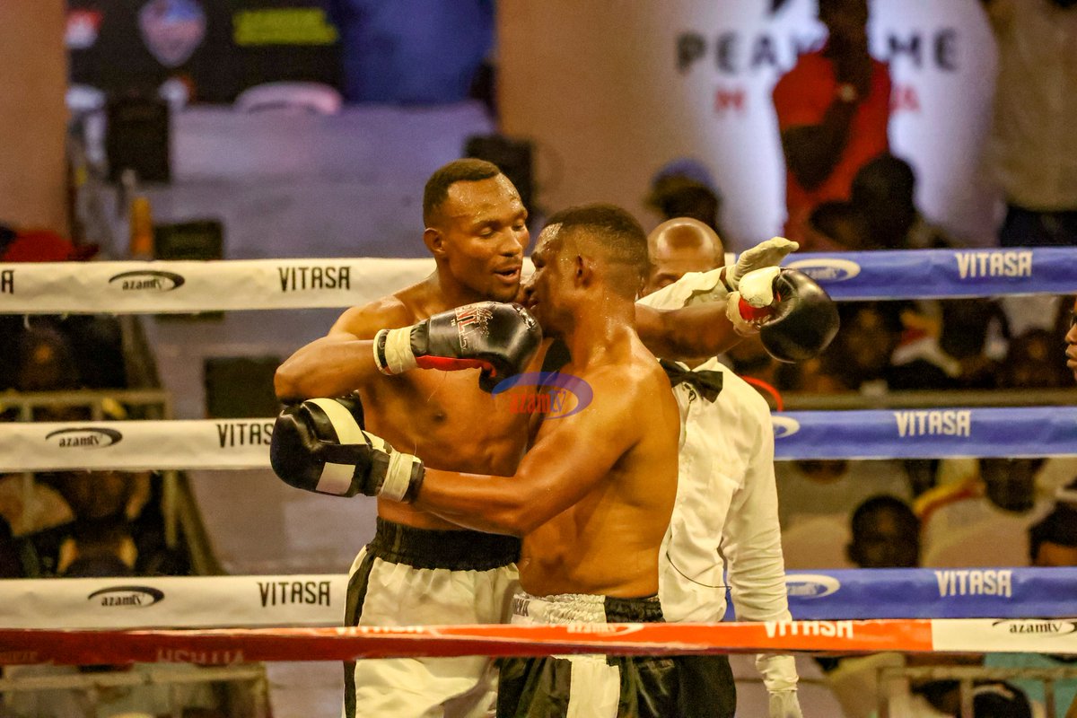 azamtvtz's tweet photo. USIKU WA MABINGWA: Shaban Ndaro amemchapa mbabe wa Mandonga, Shaban Kaoneka kwenye pambano la nane.

Tuko #LIVE #AzamSports2HD 

#VitasaNight #Vitasa #UsikuWaMabingwa #DisciplineNight #AchaInyeshee #26Disemba2022 #AzamSports2HD #IddiPialaliVsMfaumeMfaume #BoxingOnBoxingDay https://t.co/wbxQSDUDFG