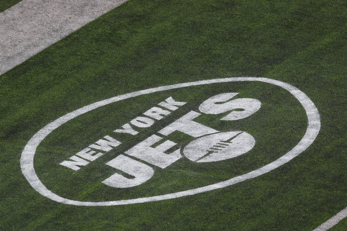 NFLonCBS's tweet photo. Who will be the Jets QB1 next season? https://t.co/vwGGaAhfCg