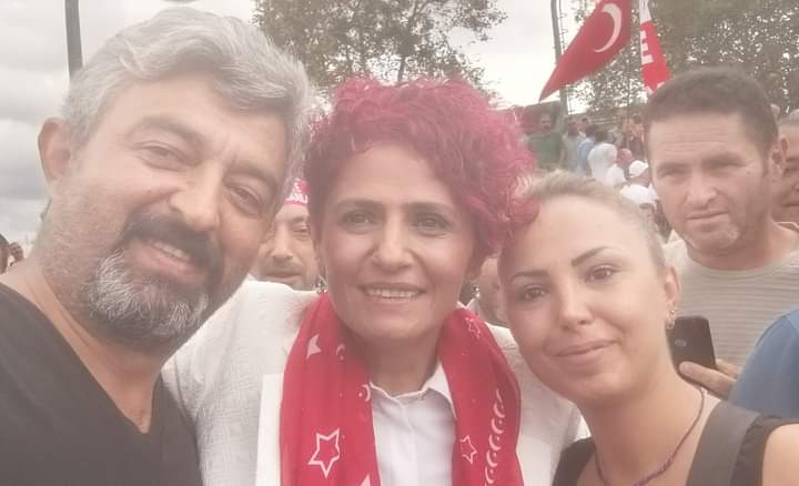 alperozupak's tweet photo. Siyasete güvenmiyoruz
Siyasetçiye güvenmiyoruz
Basına güvenmiyoruz

Bu güvensizlikler bizi yıpratıyor milyonlarca EYT li hiç tanımadan bir birini görmeden güveniyor inanıyoruz bu nasıl oldu neden oldu?

Hak davasında biz EYT liler dost olduk kardeş olduk

#EYTKabineyeSesleniyor https://t.co/VJySydsXqW