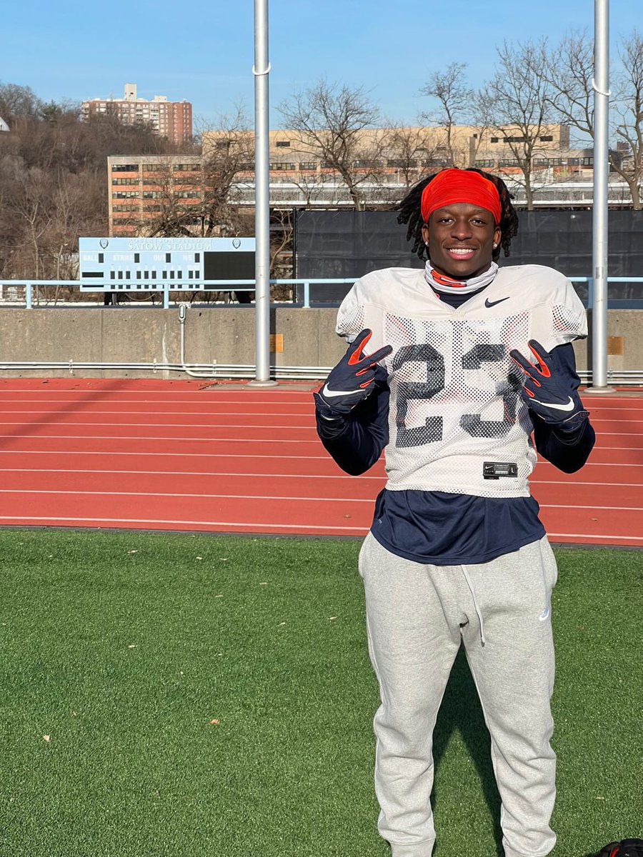 Alumni David Obeng-Agyapong (@DavidObengAgya1 ) feeling back at home during his practice earlier today at Columbia U. (Just across the river from Kennedy, which you can see over his shoulder😍). David & @cusefootball are preparing for the @pinstripebowl this Thursday.