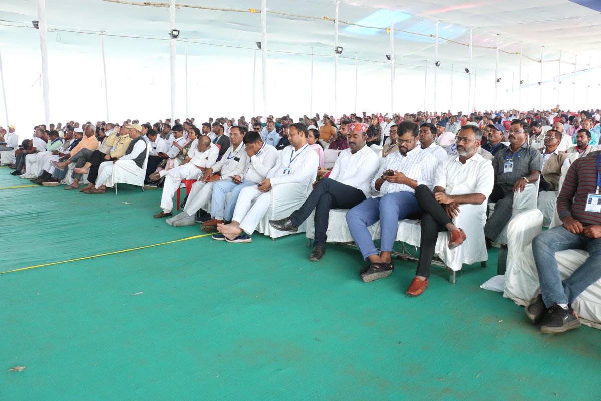 bamcefworld's tweet photo. 39th BAMCEF National Convention Second Day, Women's Awareness Session Highlights.
#BAMCEF #unityofmulnivasi #39thnationalconvention #KALYAN #maharashtra #kamlakantkale #dinabhanaji #dkkhaparde #KanshiRam https://t.co/hEMwOYW8Mt