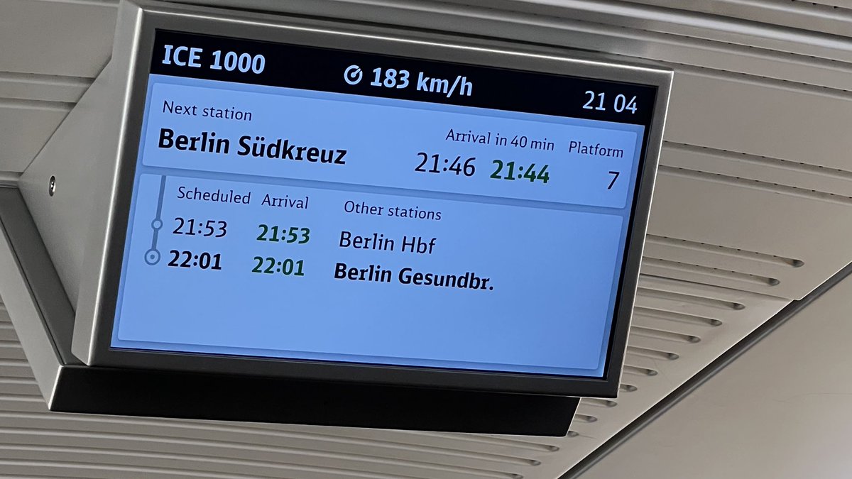 Wenn du mit der letzten Note des Schuljahres versuchst, doch noch das Klassenziel zu erreichen. 😂 #bahn #prenzlbergklischee <a href="/DB_Bahn/">Deutsche Bahn Personenverkehr</a>