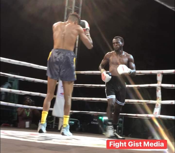 Fightgistmedia's tweet photo. ROUND 4 TKO WIN.
Micheal Adesodun knockdown Idris Aloma in round 3 and force in to retire in his corner at the end of round 4 of 8 rounds national super featherweight challenge fight.
.
#boxing #gotvboxingnight27 #agbajepumicpic https://t.co/scvPdY8o02